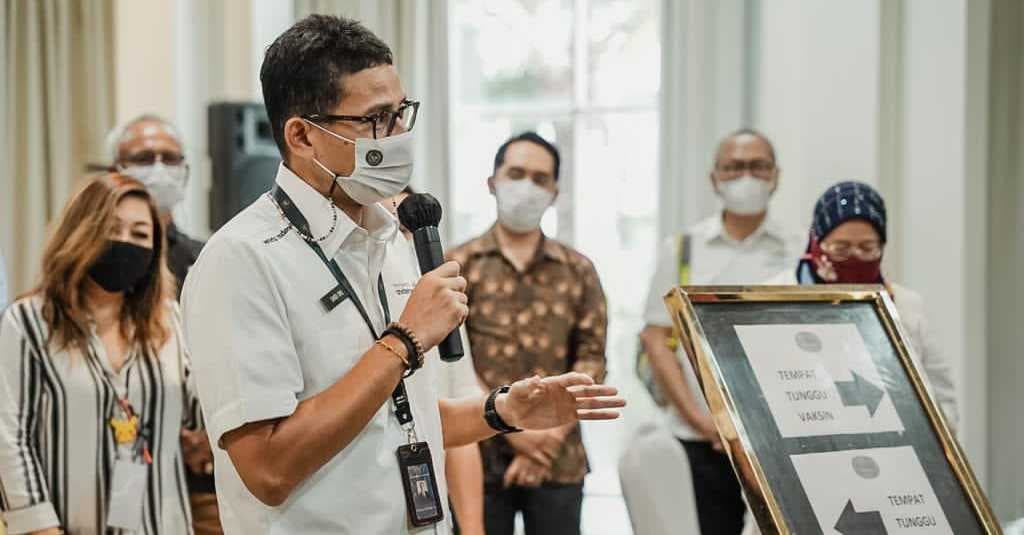 Menparekraf Pantau Percepatan Pelaksanaan Vaksinasi Bagi Pelaku Parekraf di Bali