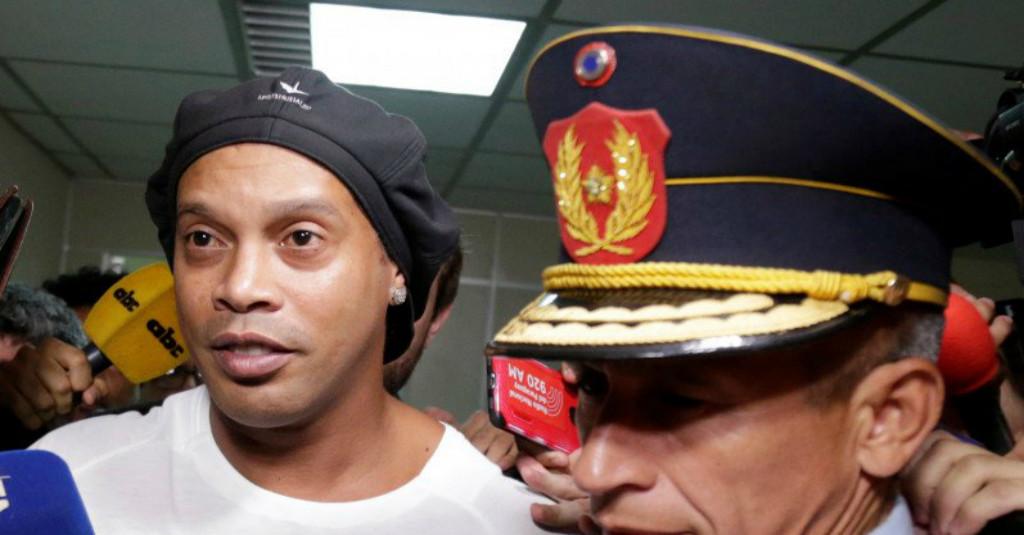 Semenjak Ibunda Tiada karena Covid, Ronaldinho Makin Sering Pesta Miras
