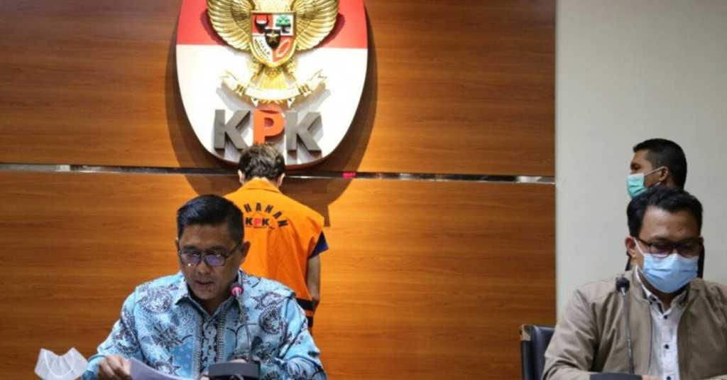 Berompi Oranye, Crazy Rich Samin Tan Resmi Ditahan KPK