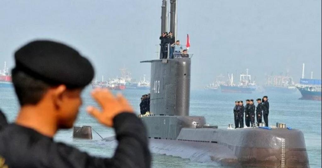 Berkabung atas Insiden KRI Nanggala-402, TNI Angkatan Laut Kibarkan Bendera Setengah Tiang Selama Sepekan