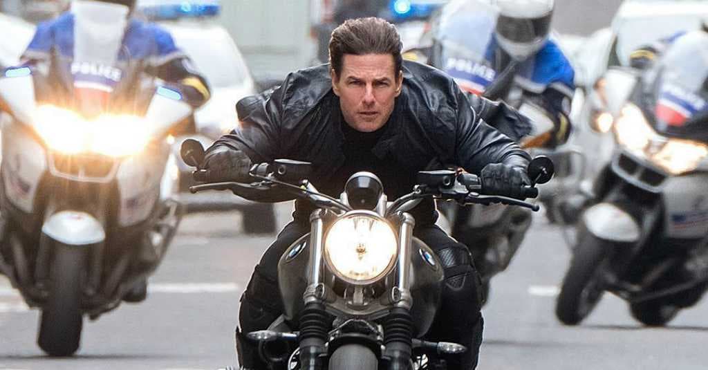 Demi Film Tom Cruise Kuat Terjun Payung 30 Kali Sehari