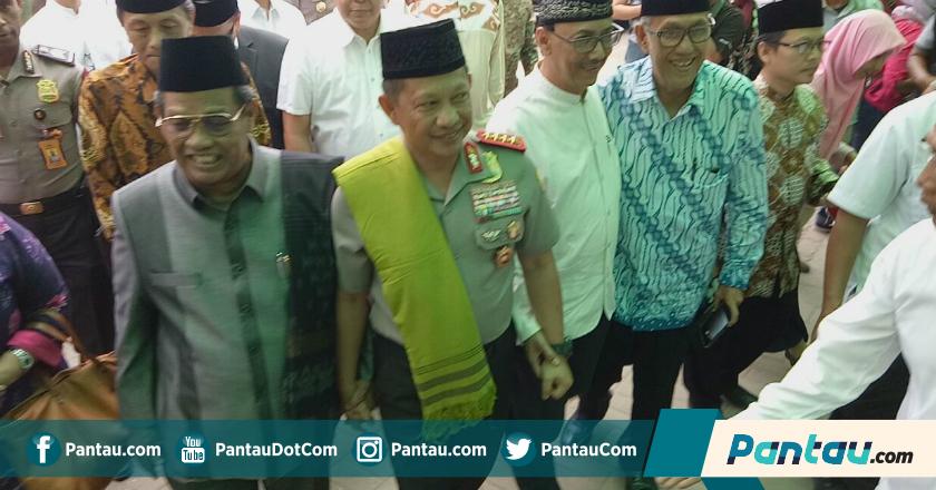 Azan Berkumandang Saat Berpidato, Tiba-tiba Kapolri Lakukan Hal Ini