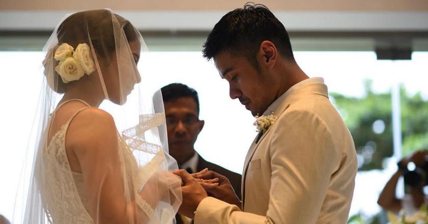 Resmi Menikah, Ini Foto-foto Mesra Chicco Jerikho dan Putri Marino