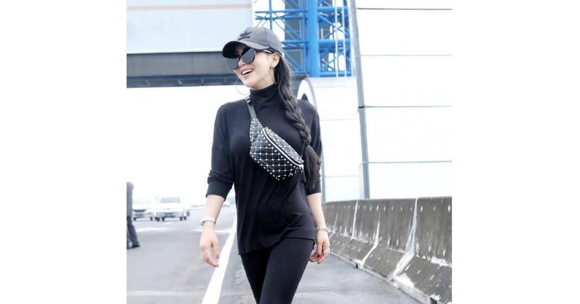 Syahrini Foto di Jalan Tol, Netizen Sebut Melanggar Hukum
