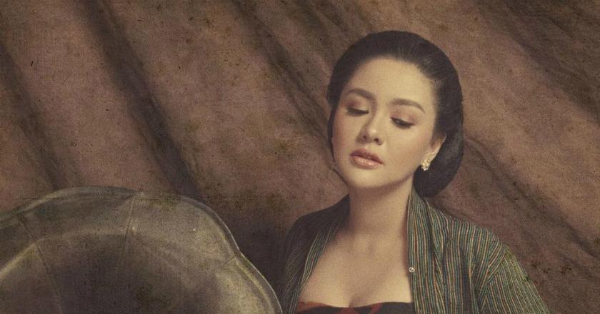 Vicky Shu Jadi Wanita Jawa di Usia Kehamilan 5 Bulan