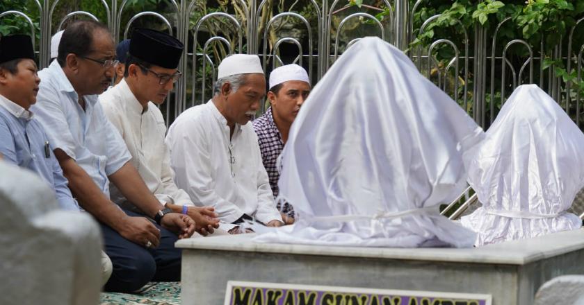 Berziarah ke Makam Sunan Ampel, Sandiaga: Potensi Wisata Religi Bisa Jadi Nilai Ekonomi