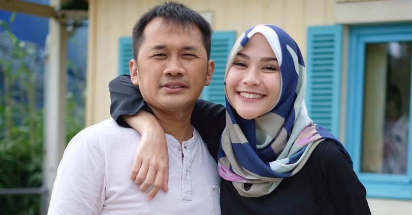 Zaskia Adya Mecca Lahirkan Anak ke-4, Hanung Unggah Foto Bayinya