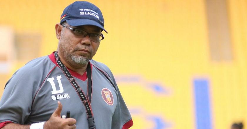 Terlibat Friksi dengan Suporter, Iwan Setiawan Dipecat Borneo FC