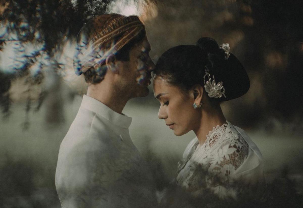 Adinia Wirasti Menikah dengan Aktor Australia Hari Ini