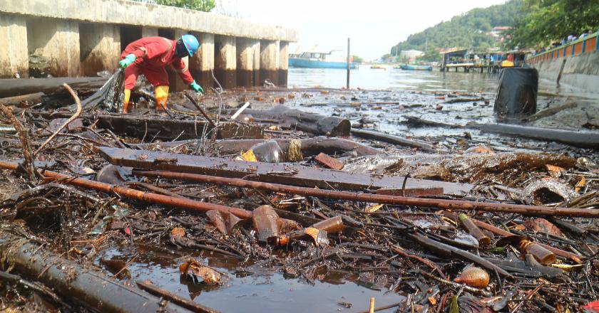 Soal Tumpahan Minyak di Balikpapan, DPR Desak Pertamina Diproses Hukum