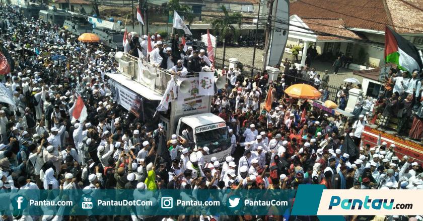 Pantau Foto: Aksi Massa Bela Islam Tuntut Penangkapan Sukmawati Soekarnoputri