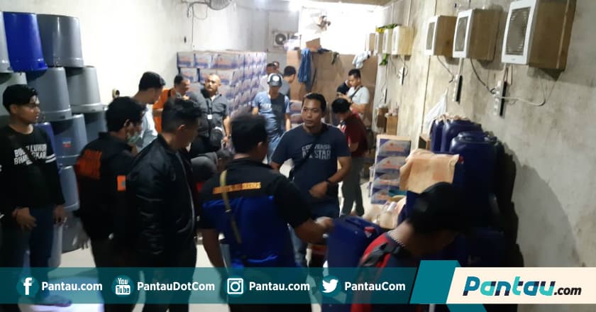 Polisi Temukan 'Bunker' Berisi Ribuan Miras di Cicalengka