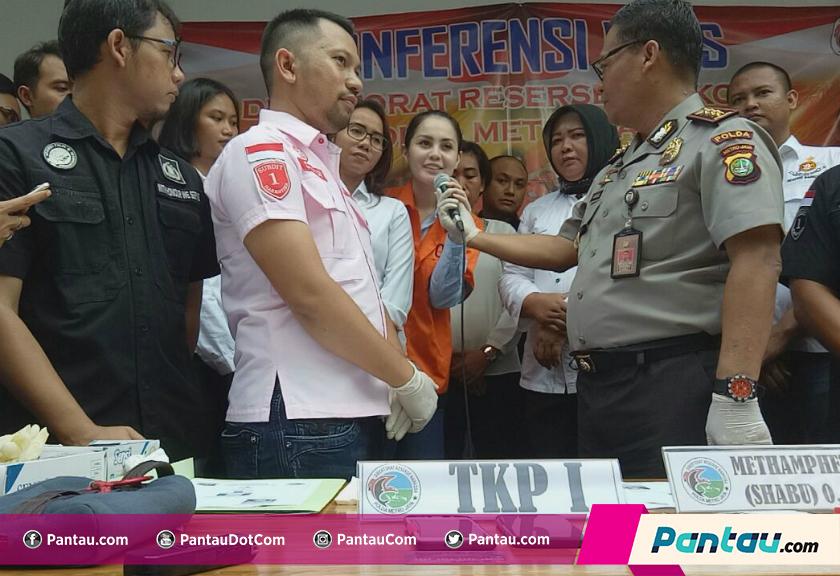 Heboh Video Jennifer Dunn Mengaji di Rutan, Ini Tanggapan Netizen