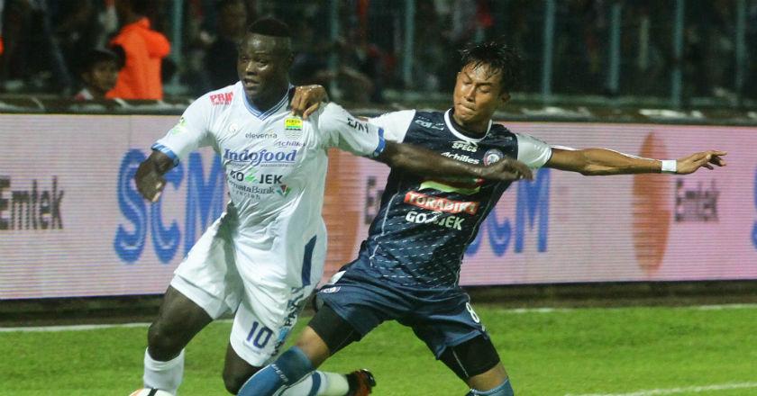 Persib Tahan Arema 2-2, Suporter Rusuh