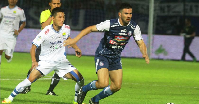 Menjadi Korban Kerusuhan di Malang, Pelatih Persib Minta Komdis Adil