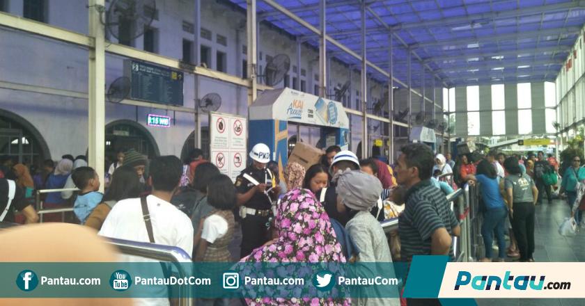 Cerita Petugas Keamanan Stasiun Senen, Saksi Mata Perjuangan Pemudik