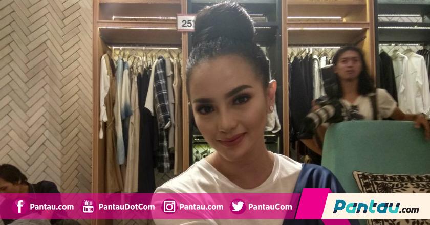 Cerita Ririn Ekawati 'Minder' saat Diminta Jalan di Catwalk