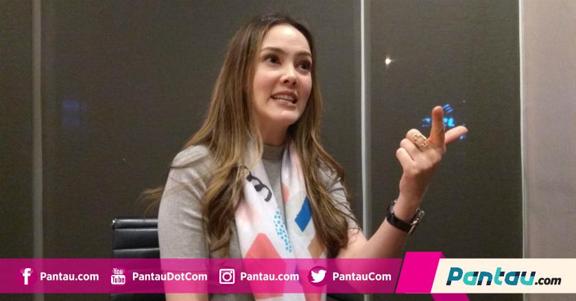 Pakai Kebaya di Hari Kartini, Cathy Sharon dan Anak Malah Salah Kostum