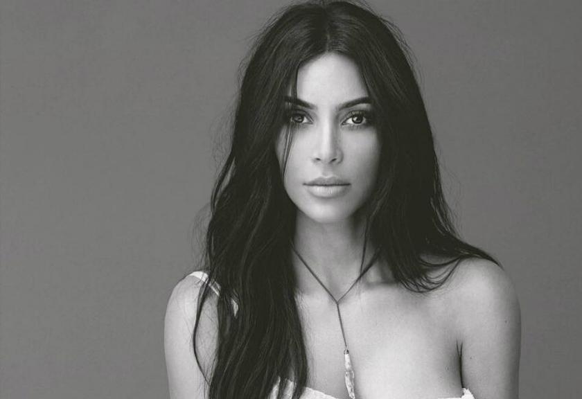 Kim Kardashian Pamer Foto Topless, Netizen: Cari Popularitas?