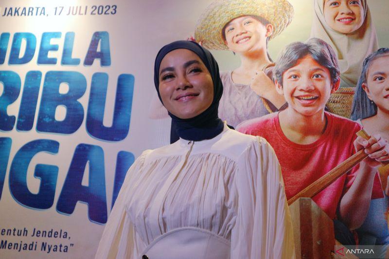 Olla Ramlan Pernah Mandi di Sungai dan Tinggal di Rumah Panggung