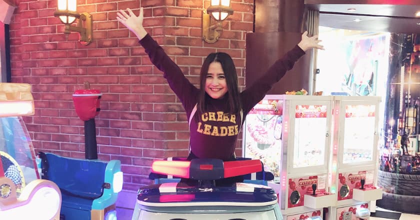 Duh, Prilly Latuconsina 'Rebutan' Naik Wahana Anak-anak sama Balita