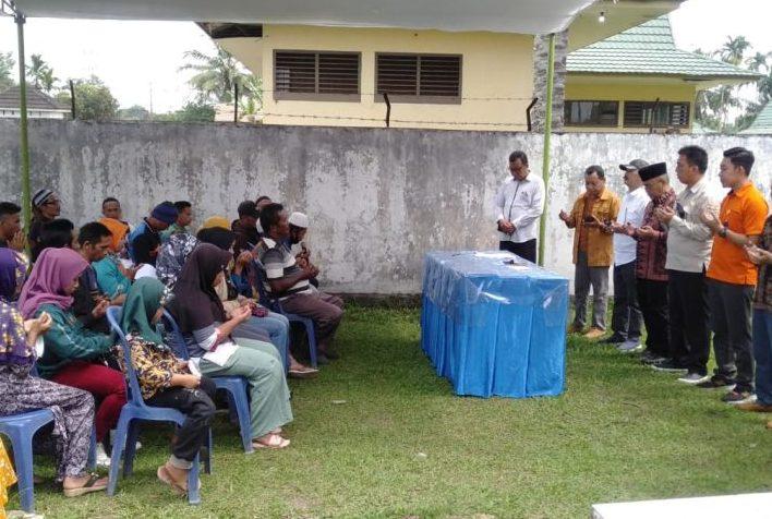 Gubernur Jambi Bagi-bagi 600 Paket Sembako ke Masyarakat untuk Sambut Lebaran