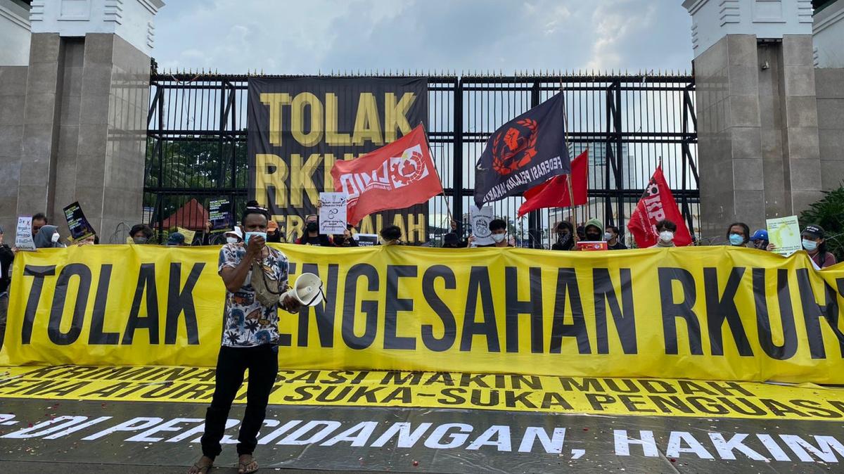 Pengesahan RKUHP Langkah Mundur Perlindungan HAM di Indonesia