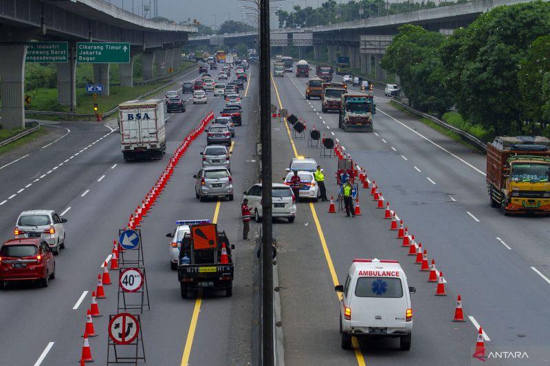 Korlantas Berlakukan Contraflow di Tol Jakarta-Cikampek Sambut Long Weekend Idul Adha 2023