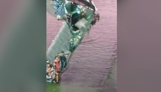 Korban Tewas Akibat Ambruknya Jembatan Gantung di India Bertambah Jadi 141 Orang