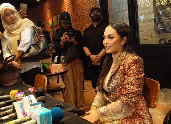 Penyanyi dan Anggota DPR RI Krisdayanti Ganti Nama!