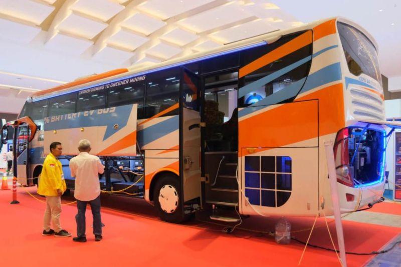 UI dan Petrosea Kolaborasi Kembangkan Bus Listrik Mesin Diesel Pertama di Indonesia