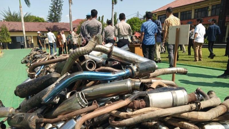 Tak Sesuai Peraturan, 1.350 Knalpot Brong di Cirebon Dihancurkan