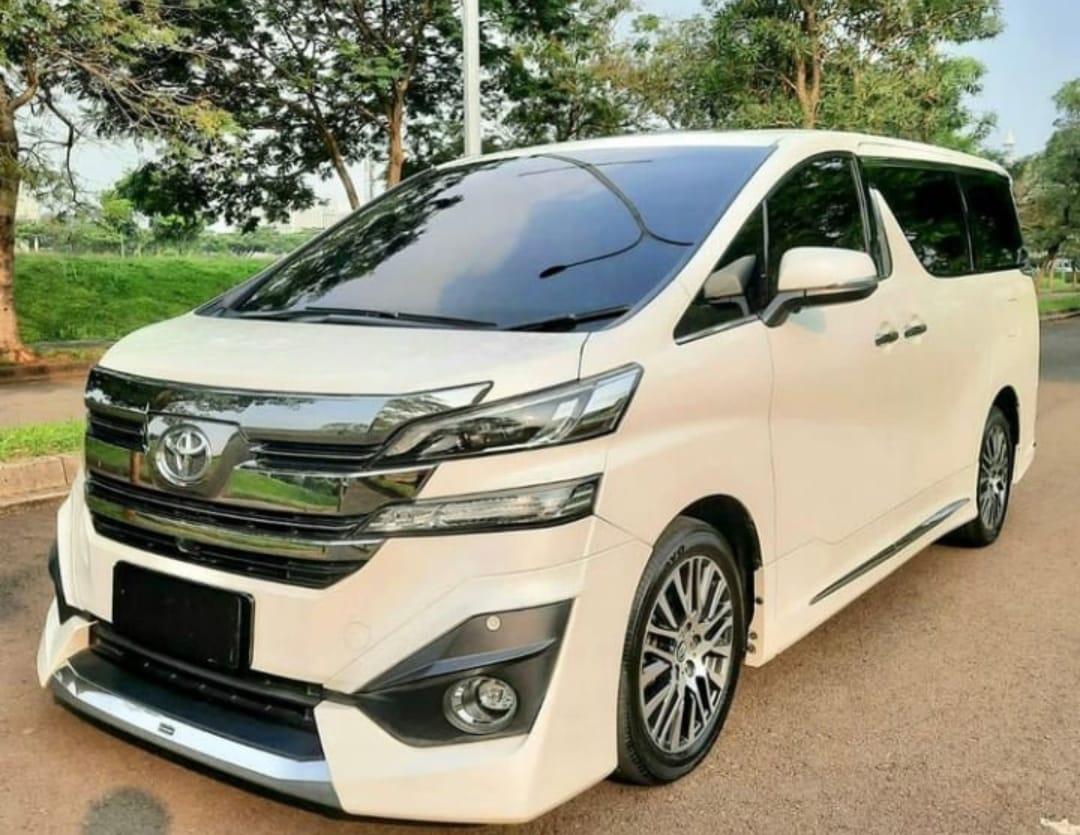 Datangi Kediaman Jokowi di Solo, Gibran Jemput Prabowo Pakai Mobil Alphard Putih
