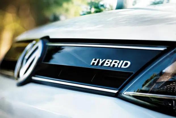 Pemerintah Berikan Stimulus PPnBM 3% untuk Mobil Hybrid di 2025