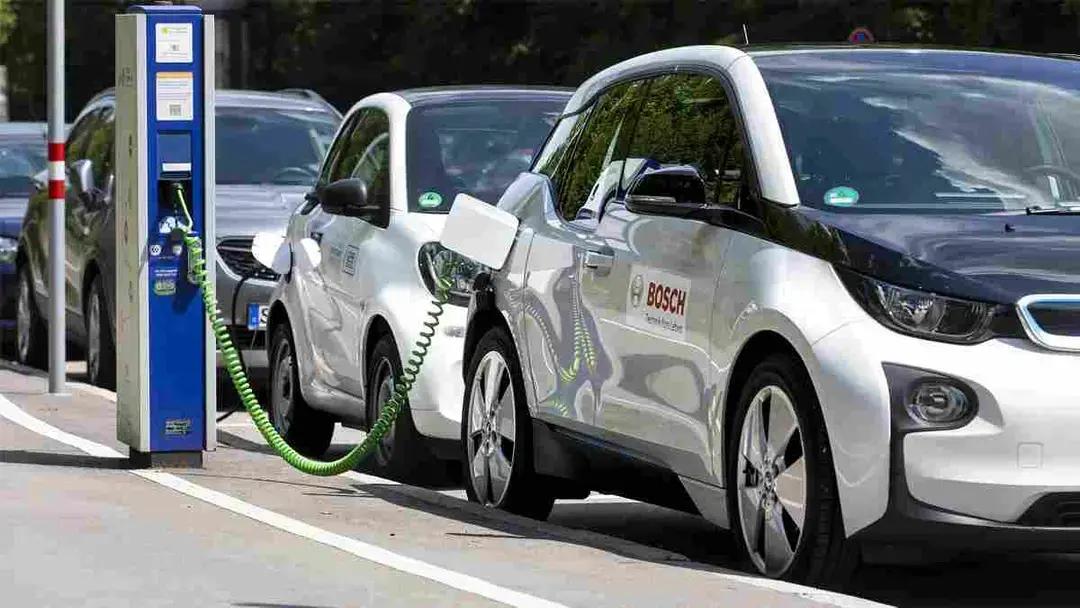 Mobil Listrik 2025 Bebas PPnBM, Simak Aturan Terbaru Pemerintah