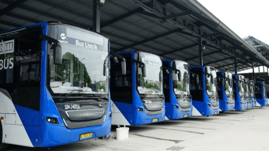TransJakarta Resmi Operasikan 20 Bus Listrik Pertama Hasil Produksi Lokal