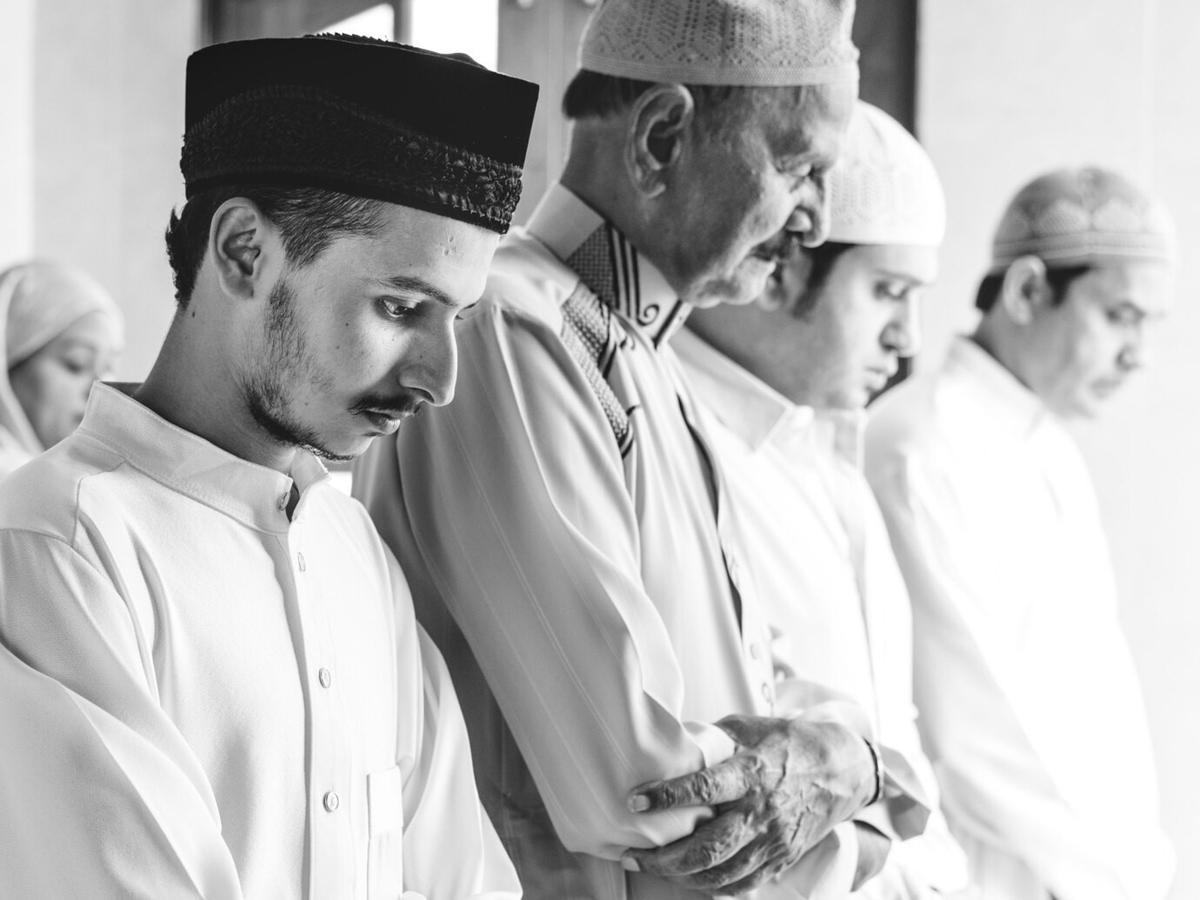 7 Keutamaan Salat Berjamaah di Masjid bagi Laki-Laki, Jangan Sampai Terlewat!