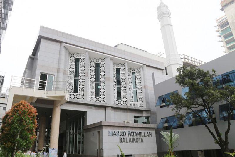 Hari Kerja Selama Ramadan, Di Masjid Fatahillah Ada 100 Paket Takjil Gratis