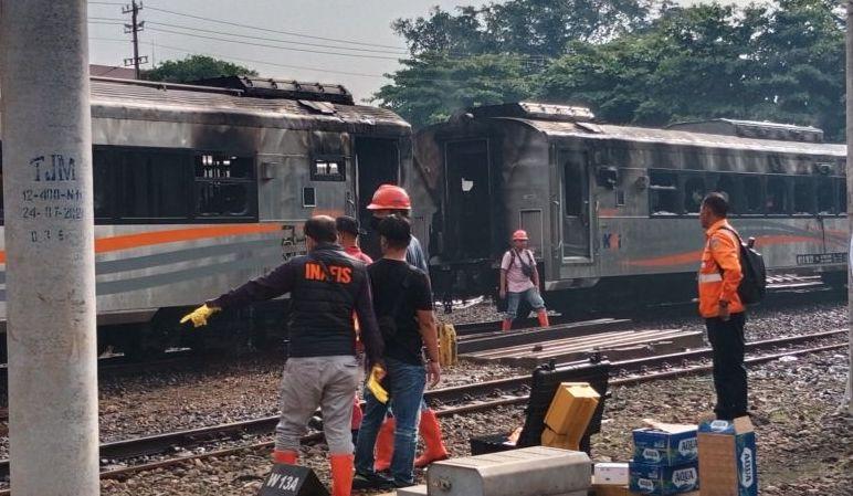 3 Gerbong Kereta Cadangan Terbakar di Stasiun Tugu Yogyakarta