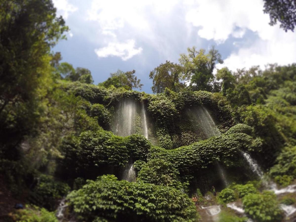 Air Terjun Benang Kelambu, Spot Cantik dengan Air yang Konon Berkhasiat!