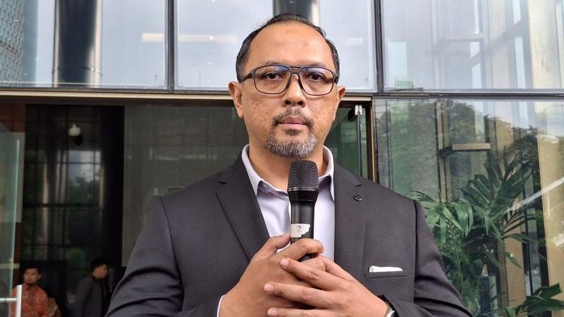 Penyidik KPK Sita Dokumen-Bukti Elektronik usai Geledah Kantor Pengacara Visi Law Office
