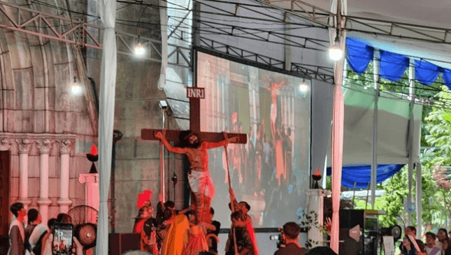 Cerita Arya Latihan 6 Bulan Perankan Yesus Saat Jalan Salib di Katedral Jakarta