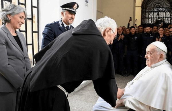 Momen Paus Fransiskus Kunjungi Penjara Roma, Bawa Pesan Paskah