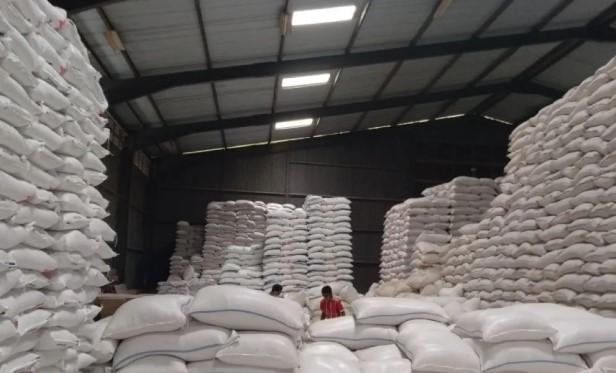 Aeon dan Ritel Lain Gencar Jual Beras Impor, Konsumen Beralih karena Harga Lokal Terlalu Tinggi