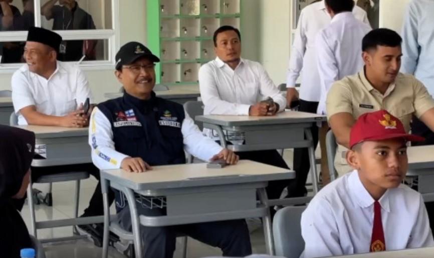Mensos Tinjau Kesiapan Sekolah Rakyat di Wisma Atlet Si Jalak Harupat