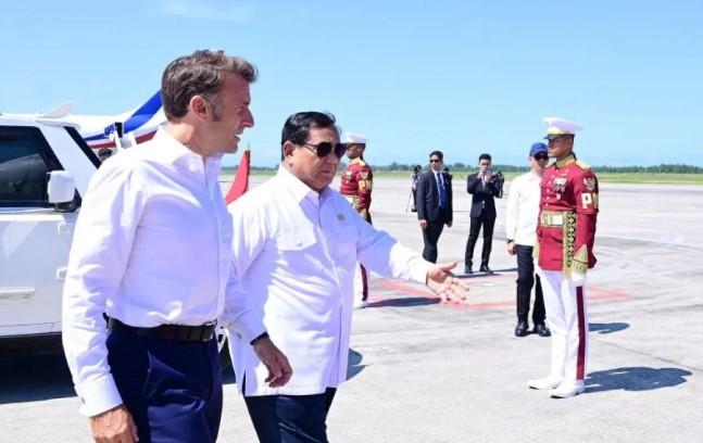 Prabowo dan Macron Naik Helikopter Bareng ke Akmil, Tunjukkan Keakraban dan Eratnya Hubungan Bilateral