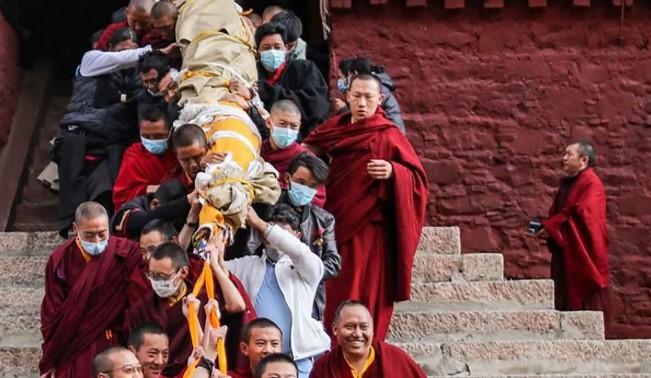 Pemerintah China Tegaskan Persetujuan Negara sebagai Syarat Utama Reinkarnasi Buddha Hidup di Tibet