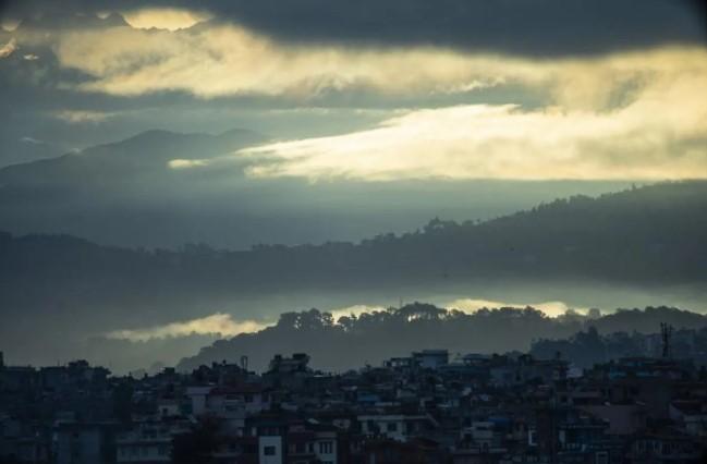 Menawan Usai Hujan: Pemandangan Pagi Lalitpur, Nepal Terekam dalam Album Asia