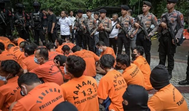 Aksi Pemalakan Bersenjata di Lampu Merah Pulomas Viral, Pelaku Diduga Mabuk