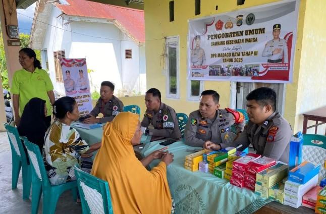 Satgas Madago Raya Beri Layanan Kesehatan Gratis bagi Lansia di Poso Pesisir Utara